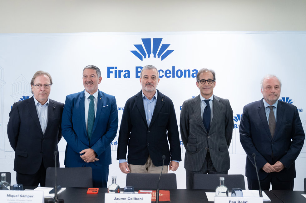 El alcalde de Barcelona, Jaume Collboni; el conseller de Empresa y Trabajo, Miquel Smper; el presidente de la Cámara de Barcelona, Josep Santacreu, el presidente de Fira de Barcelona, Pau Relat, y el director general, Constantí Serrallonga