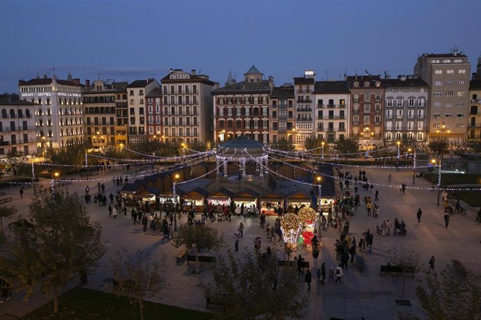 Archivo - La Feria de Navidad llenará la Plaza del Castillo de Pamplona con 29 casetas de productos artesanos hasta el 6 de enero