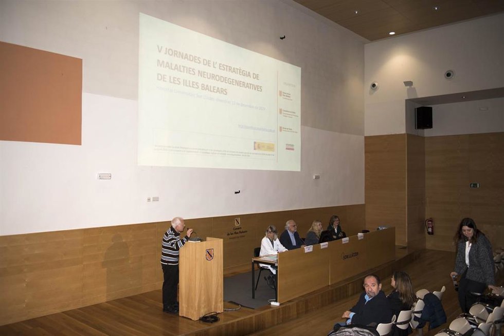 Archivo - Una de las ponencias de la V Jornada de la Estrategia de Enfermedades Neurodegenerativas de Baleares.