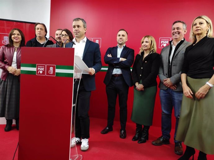 Millán durante la rueda de prensa junto a concejales del PSOE en el Ayuntamiento de Jaén