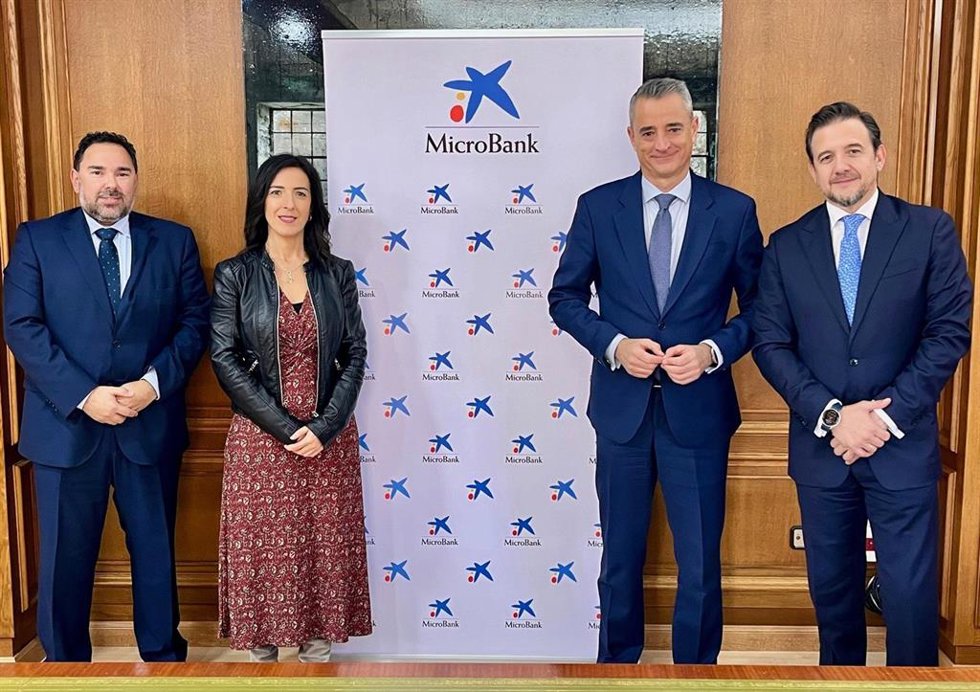Diputación de Cáceres y MicroBank firman un convenio de colaboración para incentivar el autoempleo y el emprendimiento