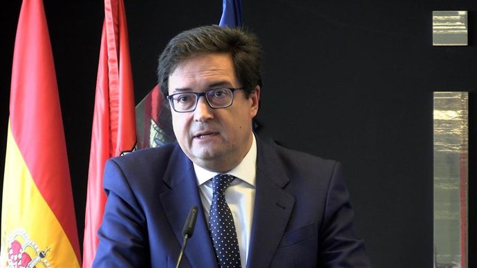 El ministro Óscar López