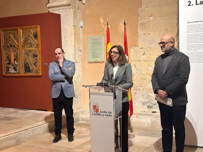 El director del Museo Zuloaga, SAntiago Martínez Caballero (izda); la directora general de Políticas Culturales, Inamculada martínez, y el Concejal de Cultura de Segovia, Juan Carlos Monroy