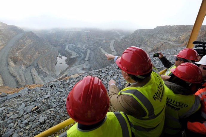 El consejero de Turismo y Andalucía Exterior de la Junta de Andalucía, Arturo Bernal, en la visita Riotinto Experience.