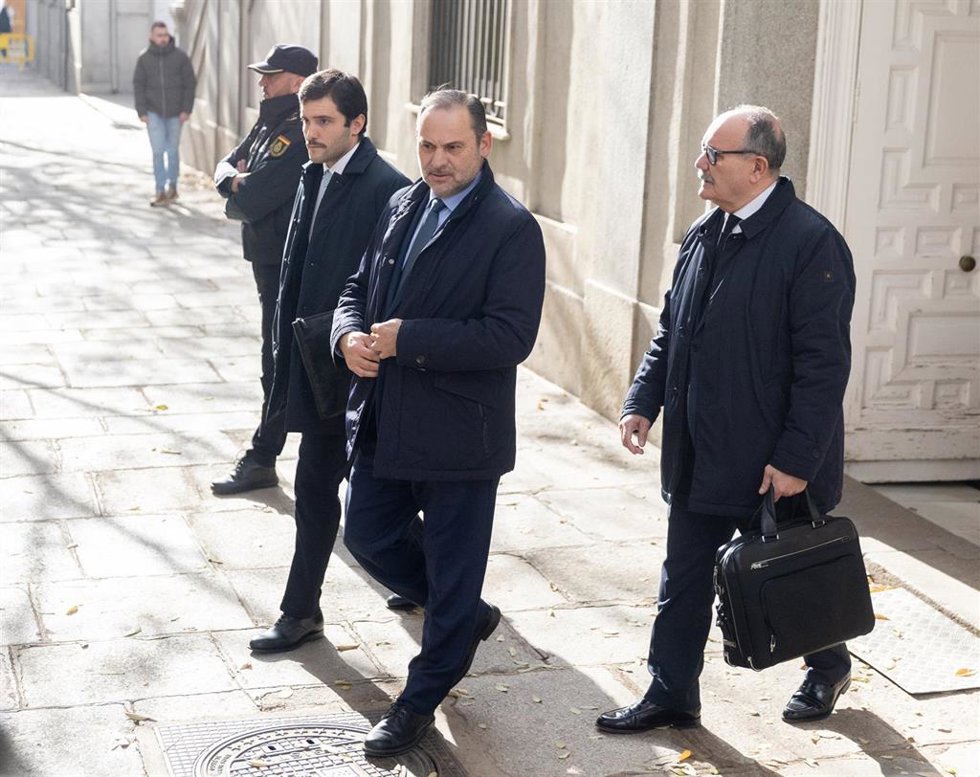 El exministro de Transportes, José Luis Ábalos, a su salida tras declarar como imputado por el caso Koldo, en el Tribunal Supremo, a 12 de diciembre de 2024, en Madrid (España).