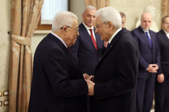 El presidente de la Autoridad Palestina, Mahmud Abbas, con el presidente italiano, Sergio Mattarella