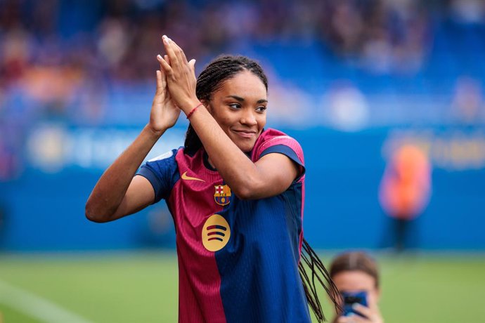 Archivo - Salma Paralluelo of FC Barcelona Femenino presentation team during Trofeo Joan Gamper Femeni football match played between FC Barcelona and AC Milan at Johan Cruyff Stadium on August 23, 2024 in Sant Joan Despi, Spain.