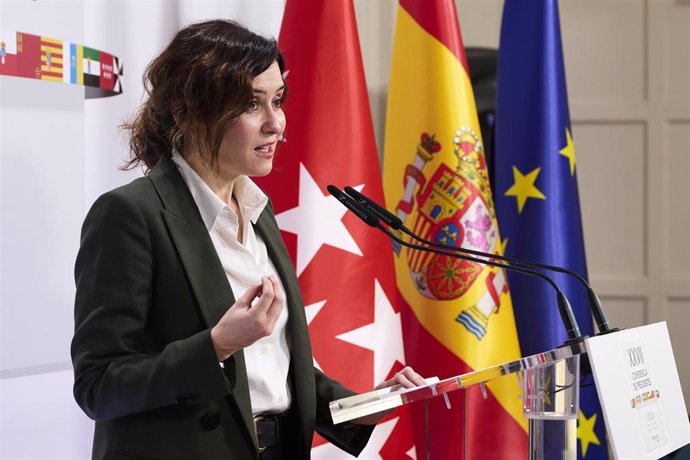 La presidenta de la Comunidad de Madrid, Isabel Díaz Ayuso, ofrece una rueda de prensa durante la XXVII Conferencia de Presidentes, en el Palacio de la Magdalena, a 13 de diciembre de 2024,