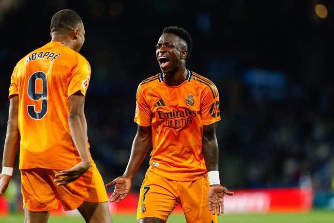 Archivo - Kylian Mbappe and Vinicius Juniorof Real Madrid celebrate a goal during the Spanish league, La Liga EA Sports, football match played between Real Sociedad and Real Madrid at Anoeta stadium on September 14, 2024, in San Sebastian, Spain.