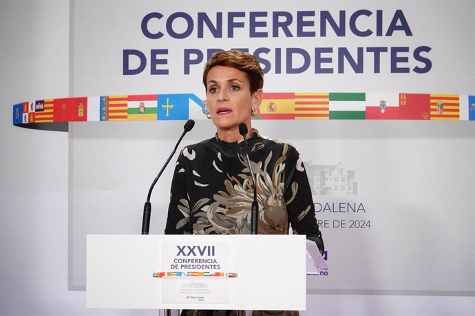 La presidenta de Navarra, María Chivite, ofrece una rueda de prensa durante la XXVII Conferencia de Presidentes, en el Palacio de la Magdalena, a 13 de diciembre de 2024, en Santander, Cantabria (España). La conferencia se celebra tras más de dos años sin