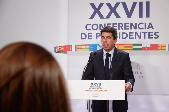 El presidente de la Generalitat Valenciana, Carlos Mazón, ofrece una rueda de prensa durante la XXVII Conferencia de Presidentes, en el Palacio de la Magdalena, en Santander.