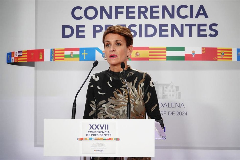 La presidenta de Navarra, María Chivite, ofrece una rueda de prensa durante la XXVII Conferencia de Presidentes, en el Palacio de la Magdalena, a 13 de diciembre de 2024, en Santander, Cantabria (España). La conferencia se celebra tras más de dos años s