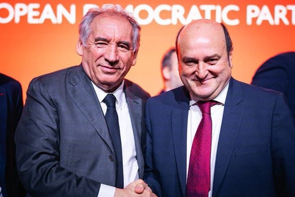 El presidente del PNV, Andoni Ortuzar, junto a Franois Bayrou