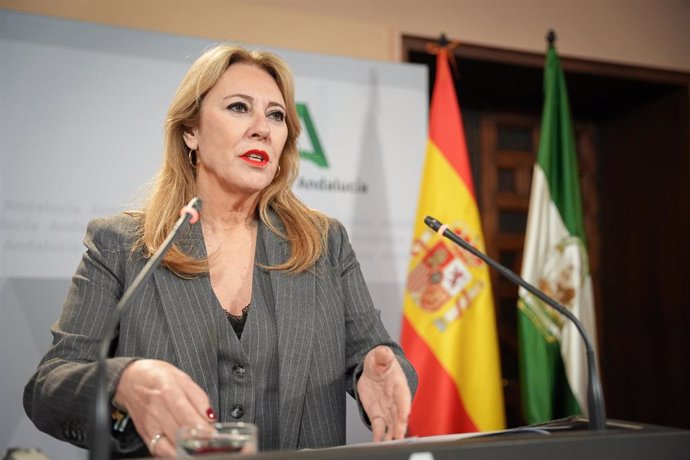 La consejera de Economía y Hacienda de la Junta de Andalucía y portavoz del Gobierno, Carolina España, durante la rueda de prensa posterior a una reunión del Consejo de Gobierno. (Foto de archivo).