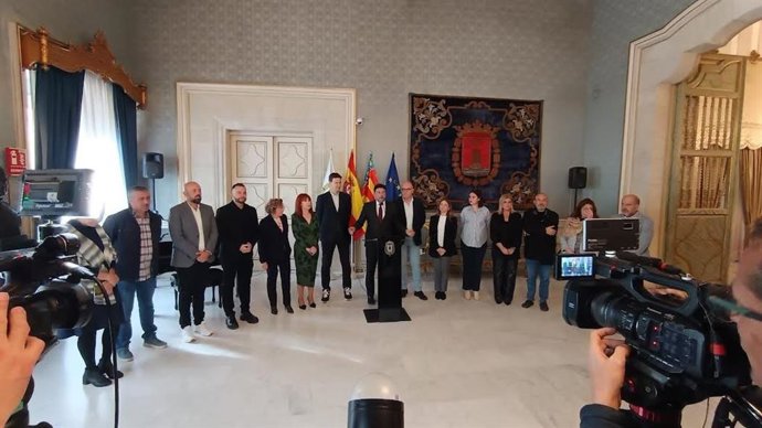 Brindis de Navidad con representantes de los medios de comunicación en el Ayuntamiento de Alicante, celebrado el viernes 13 de diciembre de 2024.