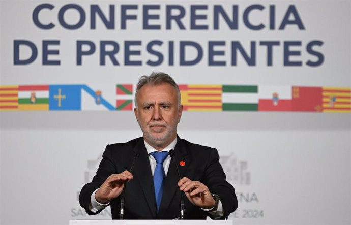 El ministro de Política Territorial y Memoria Democrática, Ángel Víctor Torres, ofrece una rueda de prensa durante la XXVII Conferencia de Presidentes, en el Palacio de la Magdalena, a 13 de diciembre de 2024, en Santander, Cantabria (España).