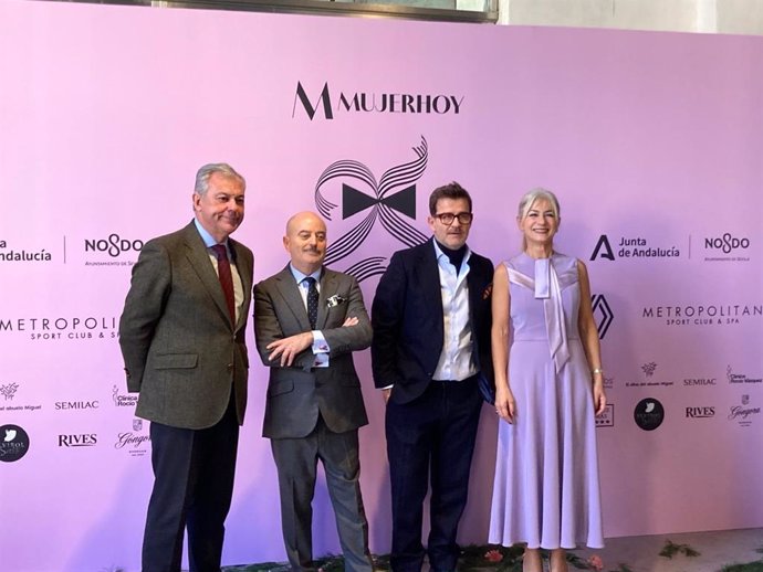 La consejera de Cultura y Deporte, Patricia del Pozo, en el desfile de moda de los diseñadores andaluces Antonio y Fernando García.