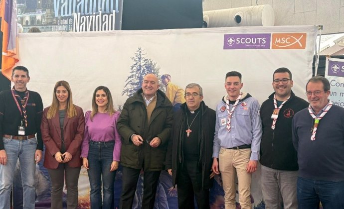 El alcalde de la ciudad, Jesús Julio Carnero; el presidente de la Conferencia Episcopal Española (CEE) y arzobispo de Valladolid, Luis Argüello; la conceajal de Juventud, Carolina del Bosque, y directora del Instituto de la Juventud, Estela López