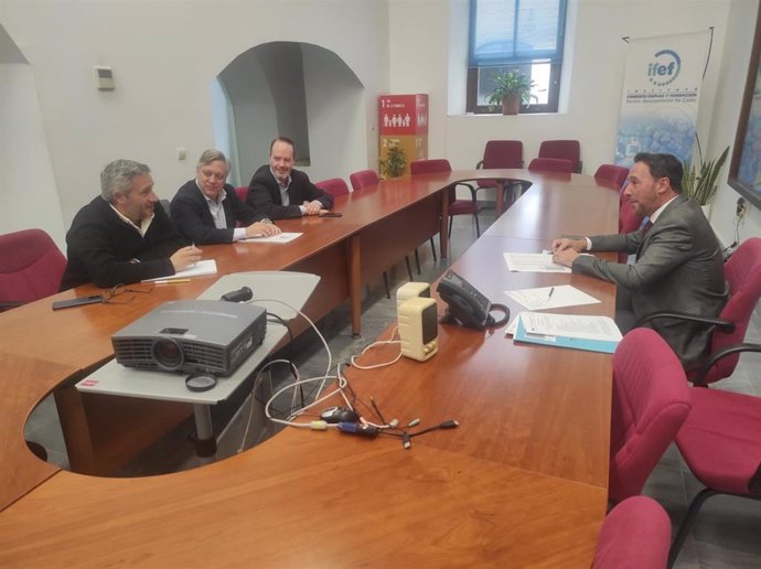 Reunión preparatorias de la propuesta de los fondos europeos del Plan EDIL en el Ayuntamiento de Cádiz.