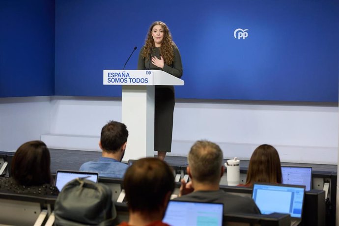 La vicesecretaria de Sanidad y Educación del PP, Ester Muñoz, durante una rueda de prensa posterior a la reunión del Comité de Dirección del Partido Popular, en la sede nacional del partido, a 2 de diciembre de 2024, en Madrid (España). 