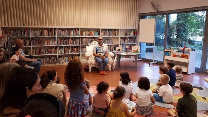 Realización de una actividad organizada por el Día de la Lectura en Andalucía.