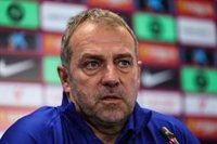 Flick: "Acepto mi sanción, pero quiero que los árbitros decidan igual en todos los banquillos"