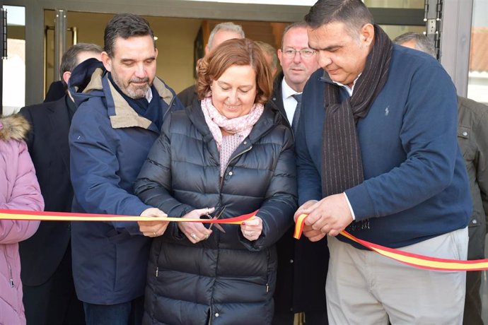 La presidenta de la Diputación de Toledo, Concepción Cedillo, ha inaugurado el Centro Social Polivalente de Yunclillos