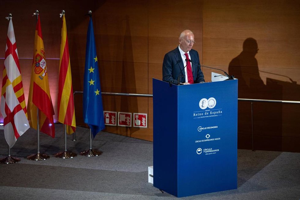Archivo - El presidente y fundador de Mango, Isak Andic, interviene durante el acto de entrega del VIII Premio Reino de España a la Trayectoria Empresarial (Iese), en el IESE Business School Barcelona Campus Norte, a 18 de marzo de 2024, en Barcelona, C