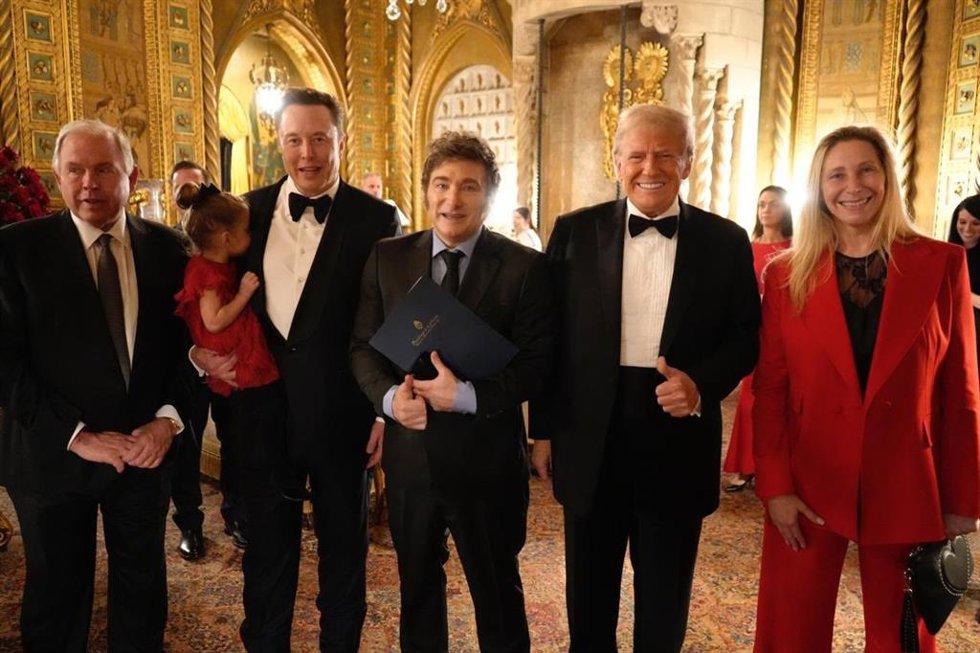 El presidente de Argentina, Javier Milei, junto al presidente electo de Estados Unidos, Donald Trump, y el multimillonario Elon Musk