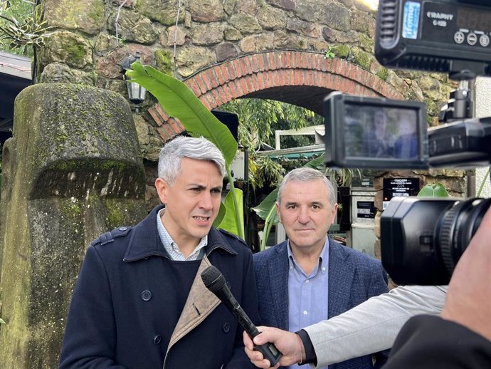 Zuloaga acusa a Buruaga de "dejar de lado los intereses de Cantabria" para "centrarse en los de Ayuso y Feijoo"