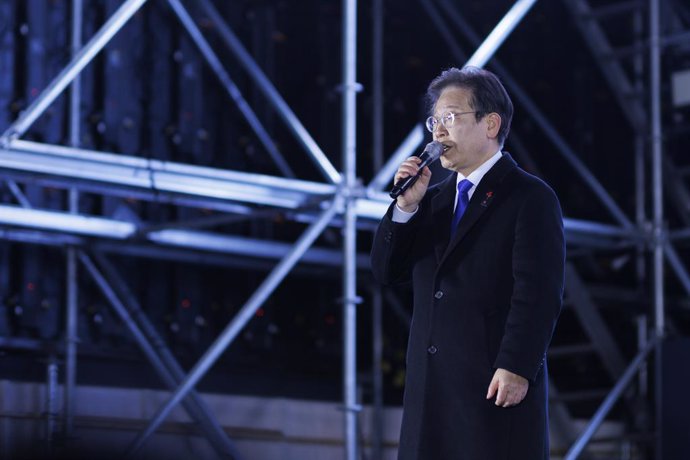 December 14, 2024, Seoul, South Korea: Lee Jae-myung, the leader of the Democratic Party of Korea speaks during the demonstration. People gathered in front of the National Assembly to protest against President Yoon Suk Yeol ahead of the second vote on his