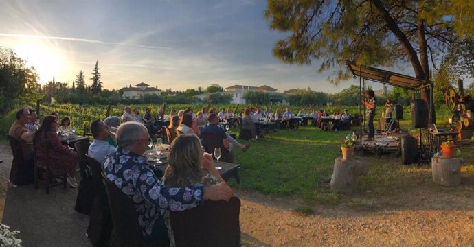 Programa 'Arte Reunido' de Bodegas Robles, distinguido con el premio 'Vino es Cultura' de la Asociación Española de Periodistas y Escritores del Vino.