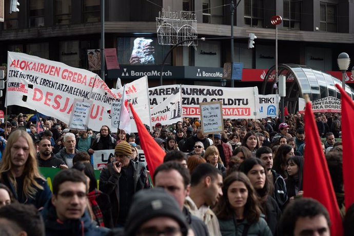 Manofestación en Bilbao para reivindicar el derecho universal a la vivienda