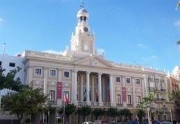 Archivo - Ayuntamiento de Cádiz, en una imagen de archivo.