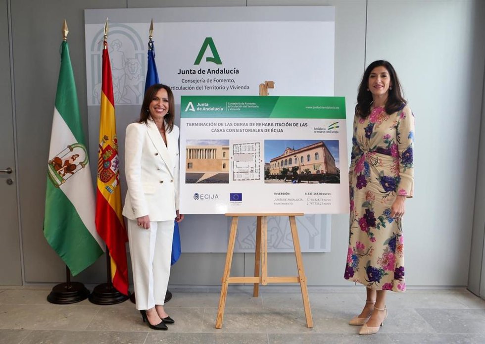 La consejera de Fomento, Articulación del Territorio y Vivienda presenta el plan de rehabilitación de las Casas Consistoriales de Écija.