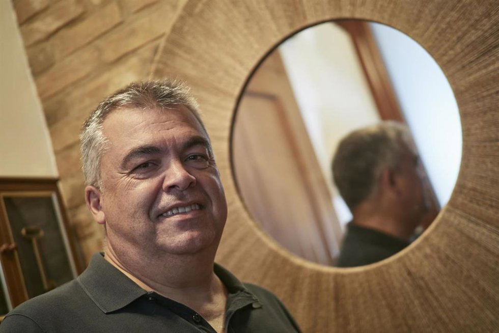 Archivo - El secretario de Organización del Partido Socialista, Santos Cerdán, posa tras una entrevista para Europa Press, a 18 de agosto de 2022, en Milagro, Pamplona, Navarra, (España). Santos Cerdán León, que nació en Milagro, fue nombrado secretario