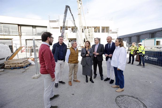 Visita de autoridades a la Lonja de Laredo