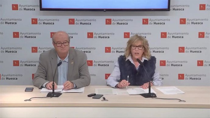 La portavoz del grupo municipal del PSOE en el Ayuntamiento de Huesca, Silvia Salazar, en la rueda de prensa del pasado viernes