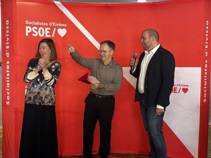 (I-D) La Secretaria General Del PSIB-PSOE, Francina Armengol; El Socialista Josep Marí Ribas 'Agustinet'; Y El Secretario General Insular, Vicent Rosselló