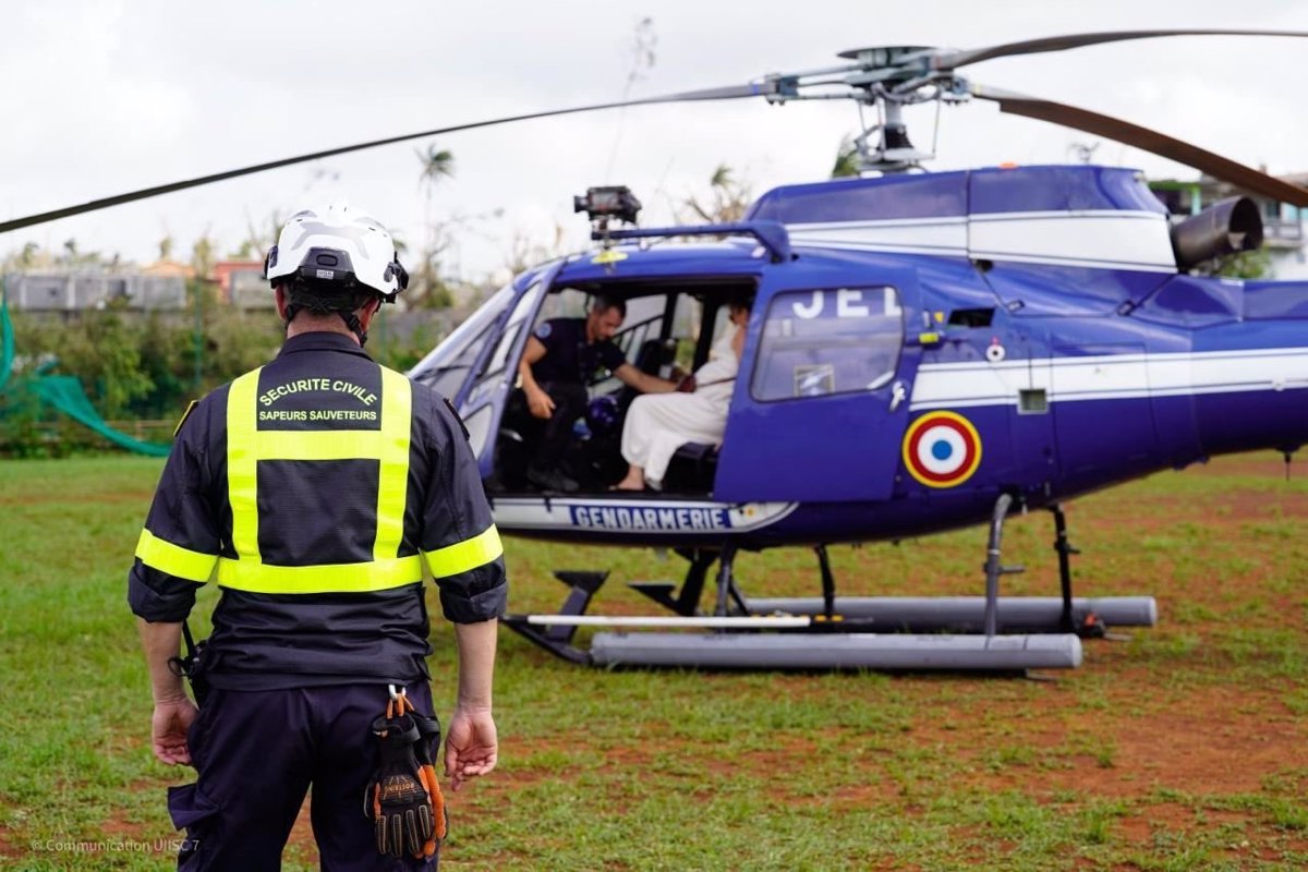 The prefect of Mayotte estimates “hundreds of deaths” as cyclone ‘Chido’ passes through the overseas territory