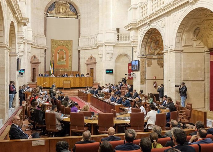 Archivo - Salón de Plenos del Parlamento de Andalucía. (Foto de archivo).