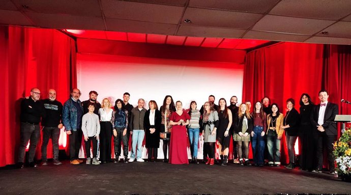 Foto de familia de los premiados en el XVII Certamen de Cortometrajes de Bujaraloz