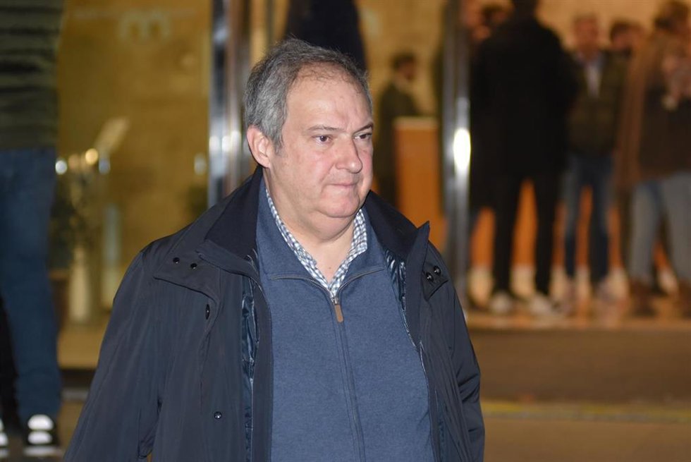 El ministro Hereu en el tanatorio