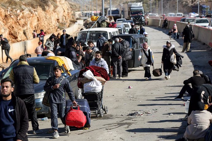 December 14, 2024, Masnaa, Masnaa, Lebanon: Syrians, mostly Shiite Muslim minority, arrive to a no manĂ˘ââ˘s land near the Lebanese Masnaa border crossing point with Syria. Scores of Syrians have fled towards Lebanon since Sunni Muslim Islamists topple