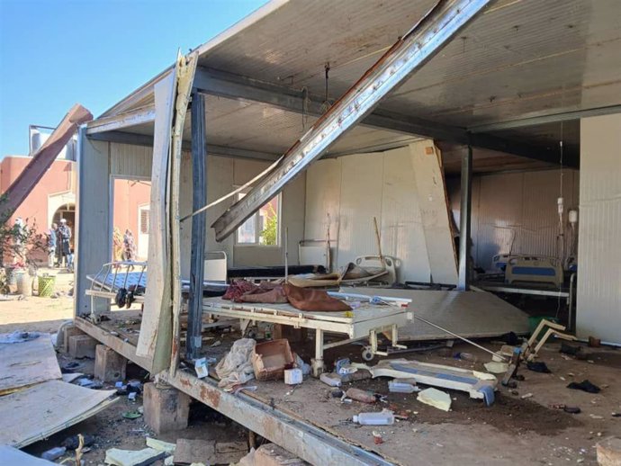 Vista del hospital atacado el viernes por las RSF en El Fasher, en Sudán