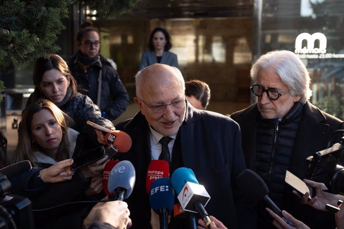 El presidente ejecutivo de Mercadona, Juan Roig, en el tanatorio.