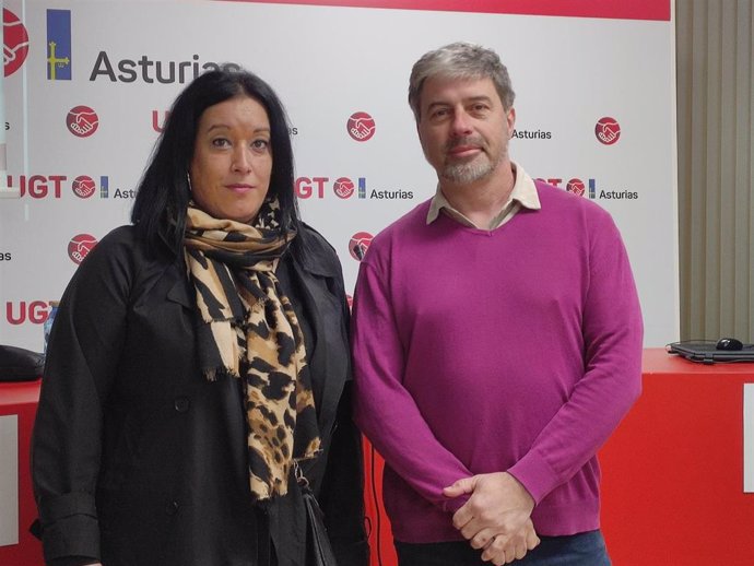 Noelia Agüera Corrales, secretaria de Igualdad de UGT Asturias, junto a Erick Pescador, sociólogo, sexólogo y experto en prevención de violencia y cultura del cuidado