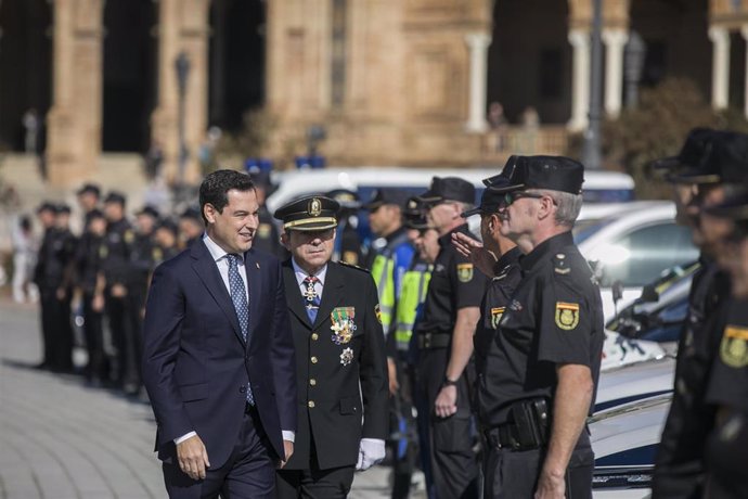 Archivo - El presidente de la Junta, Juanma Moreno, en una imagen de archivo de un acto de celebración del 25 aniversario de la creación de la Unidad del Cuerpo Nacional de Policía Adscrita a la comunidad.