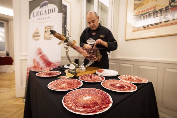 Imagen de corte de jamón de Legado Ibérico, la marca premium de El Pozo Alimentación