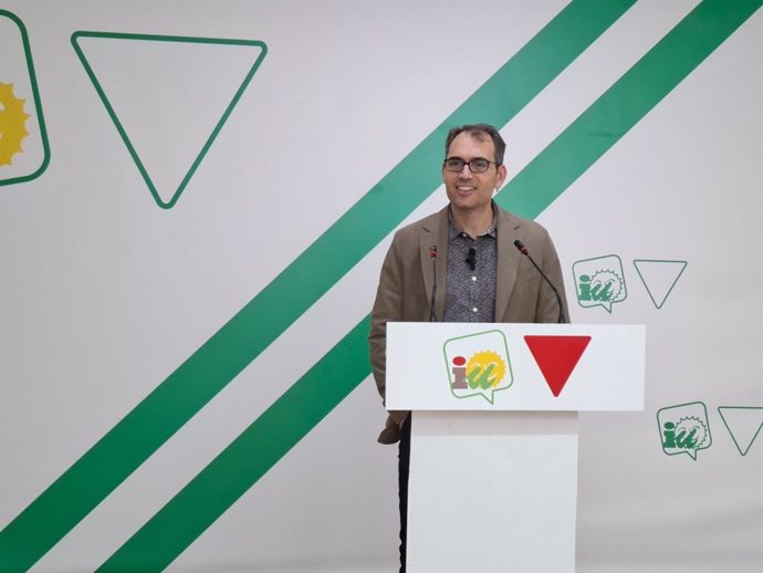 El coordinador general de IU Andalucía, Toni Valero, en rueda de prensa.